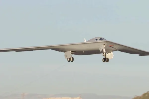 SUA scriu un nou capitol în tehnica militară SF și bagă Rusia în sperieți: Bombardierul invizibil B-21 a intrat în teste