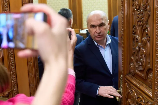 Mihai Enache (AUR): Asistăm la un blocaj abuziv în Parlament! Ilie Bolojan și Ciprian Șerban obstrucționează demiterea lui Klaus Iohannis, menținându-l pe acesta în funcție, împotriva voinței românilor