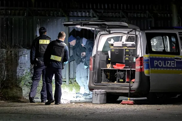 Alertă de securitate la Berlin! Doi polițiști răniţi, dintre care unul grav, după o EXPLOZIE în fața unei secții de poliție