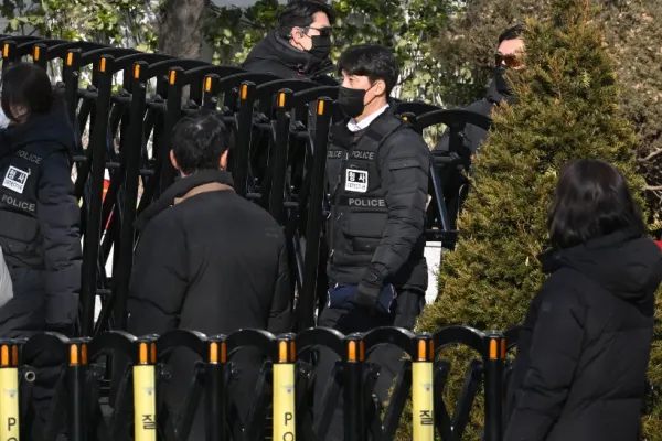 Tensiuni maxime la reședința lui Yoon Suk Yeol din Seul: polițiștii s-au confruntat cu forțele de securitate. Executarea mandatului de arestare, ANULATĂ