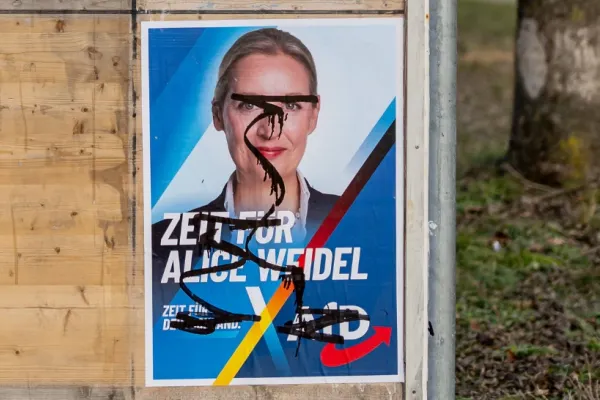 Anchetă în Germania după ce partidul de extremă dreapta AfD a distribuit pliante asemănătoare biletelor de avion, adresate „imigranților ilegali”
