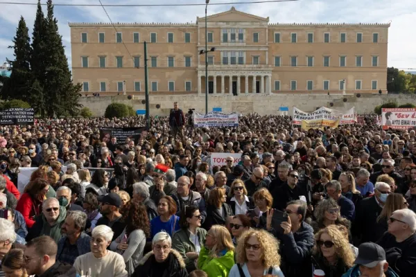 Grecia, cuprinsă de proteste. Zeci de mii de manifestanți cer 'justiție' pentru victimele catastrofei feroviare din februarie 2023