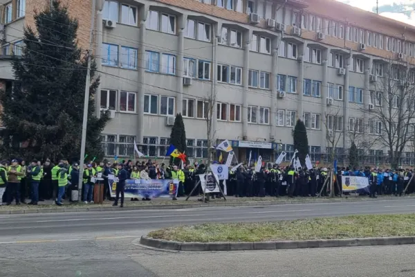 Proteste masive ale Poliției în toată țara. Sute de agenți au ieșit pe străzi împotriva Ordonanței „Trenuleț”
