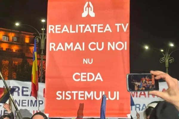 Zeci de mii de oameni la mitingul din Capitală. REALITATEA PLUS, singura televiziune alături de români - VIDEO/LIVE TEXT