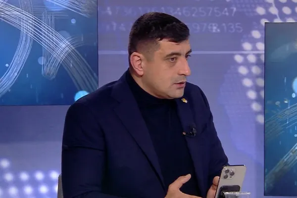 Ora 18:00 - Ediție incendiară la Realitatea Plus. George Simion demască jocurile murdare făcute pentru înlăturarea sa și a lui Călin Georgescu