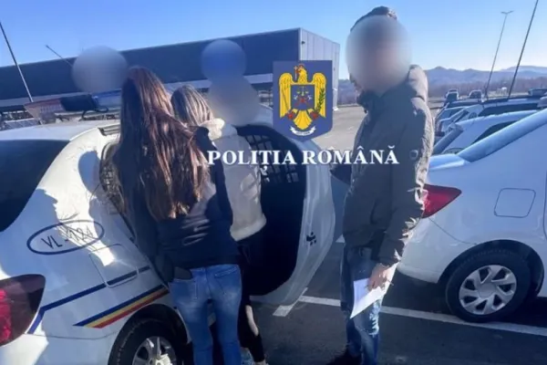 Tânără de 18 ani, REȚINUTĂ după ce a lovit cu autoturismul un bătrân şi a fugit de la locul accidentului. Fata era beată