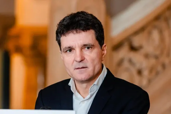 Nicușor Dan, despre căderea actualului Guvern: ”Trebuie să ne uităm la interesul României”