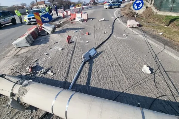 Transportor militar blindat, implicat într-un accident grav, în Olt. Era condus de o tânără de 21 de ani