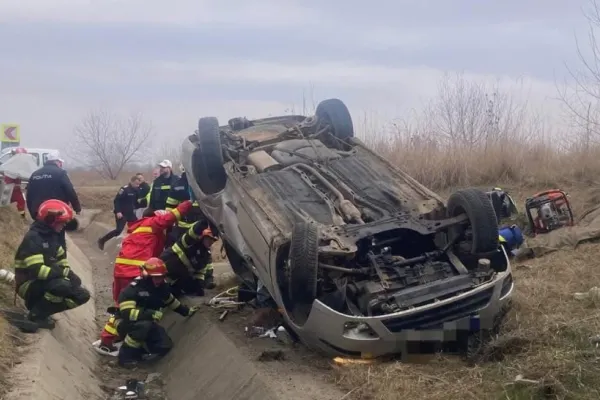 Accident dramatic în județul Alba: o mașină a căzut de pe un pod și s-a răsturnat. O tânără de 29 de ani se zbate între viață și moarte - Intervine elicopterul SMURD