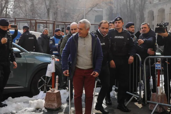 Abuzuri INCREDIBILE: polițiștii au fost acasă la Călin Georgescu. Care e rolul jucat de Predoiu