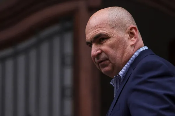 Blocaj în Coaliție din cauza concedierilor cerute de premier. Reforma administrației, în impas: Bolojan, cu mandatul pe masă 