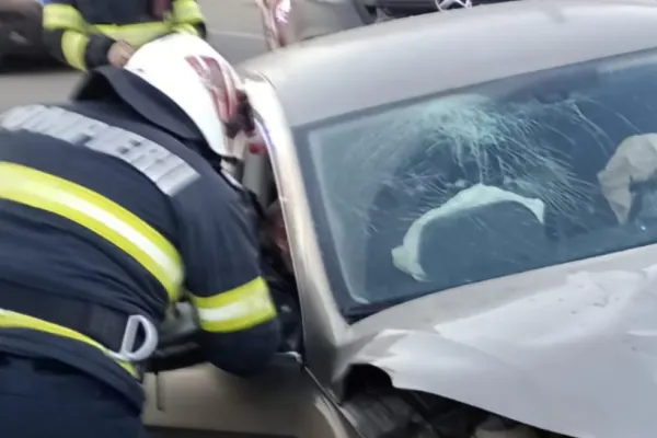 Accident grav pe DN 15D. Trei persoane au fost rănite și au fost duse la spital