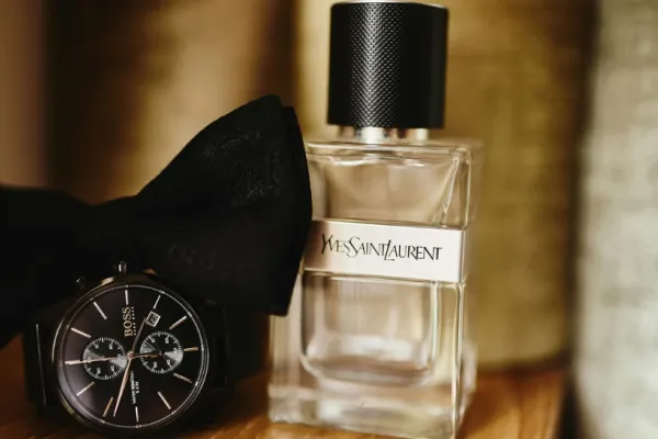 Yves Saint Laurent  - Povestea unui nume care a revoluționat moda și parfumeria (P)