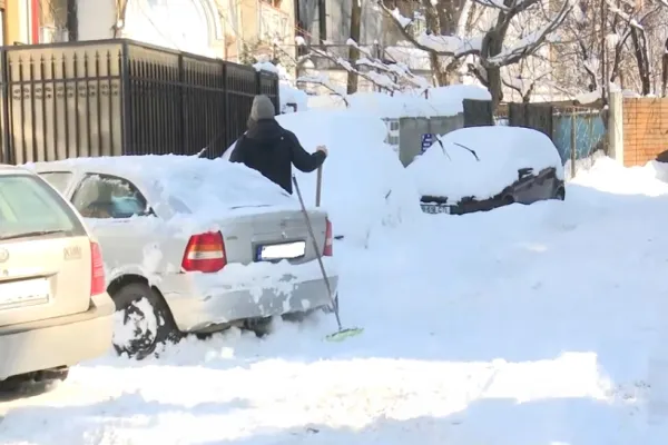 Capitala, îngropată de 3 zile în zăpadă, Nicușor Dan pasează vina. CINE răspunde de dezastrul lăsat - VIDEO