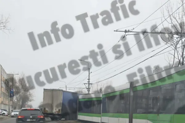 Accident grav la capătul linie 25, la Depoul Militari. Un tramvai a SĂRIT DE PE ȘINE după ce a fost izbit de un TIR: trafic BLOCAT pentru o oră și 45 de minute