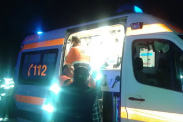 Accident grav pe DN1A, în județul Prahova. Patru persoane, între care și doi copii, au fost rănite, în urma impactului dintre o autoutilitară și două mașini