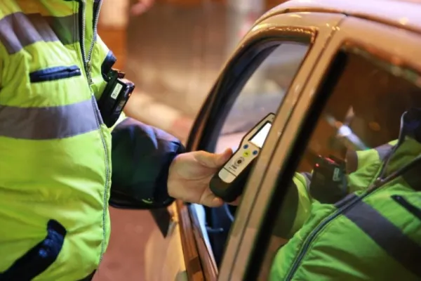 Alimentele care te pot lăsa pieton. Polițiștii îți vor ridica permisul pe loc dacă te-ai urcat la volan după ce le-ai consumat