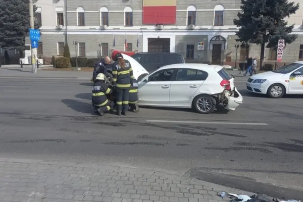 Mașină de poliție implicată într-un accident rutier. Cum s-a întâmplat totul
