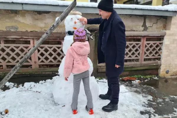Nicușor Dan a abandonat Capitala în zăpadă: plecat în campanie prin țară, edilul-șef a aflat în sfârșit de "marele îngheț"