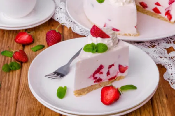 Rețeta pentru prăjitură fără coacere cu iaurt, desertul simplu, delicios și extrem de ușor de preparat