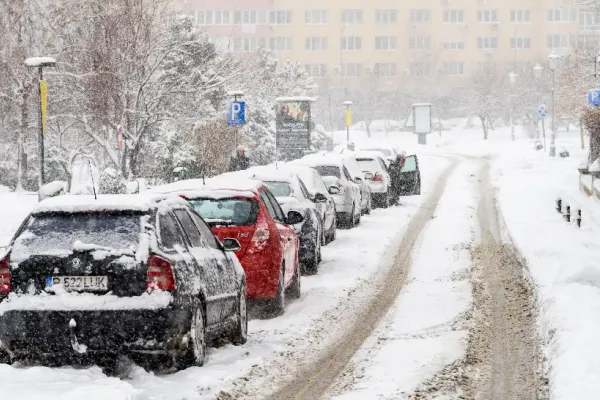Haos în Capitală din cauza zăpezii, în timp ce Nicușor Dan își pregătește campania la căldură. Dezastru major în Sectorul 1: Romprest NU deszăpezește