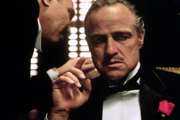 Mafia italiană se plânge că noii recruți sunt de o calitate mizerabilă. Interceptările poliției, demne de un film de comedie