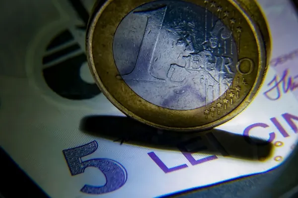 Cursul valutar sare în aer! Cât va ajunge euro în următoarele luni:  declarația momentului făcută de consilierul guvernatorului BNR Adrian Vasilescu