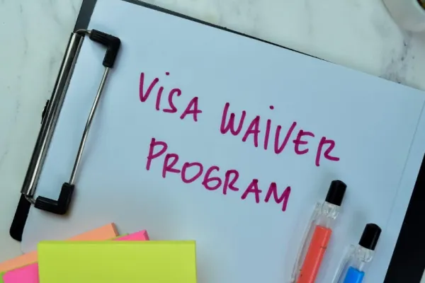 Milioane de dolari cheltuiți de guvern pentru Visa Waiver. Angajații de la stat au avut decontate cheltuielile pentru viză