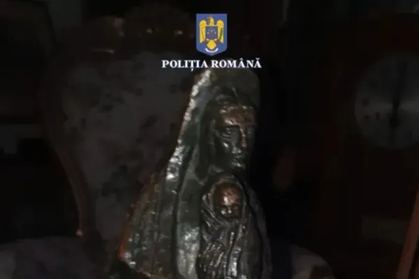 O statuetă în valoare de mii de euro, descoperită la Constanța. Obiectul de artă a fost furat din Franța în urmă cu 7 ani: cum i-au dat de urmă polițiștii