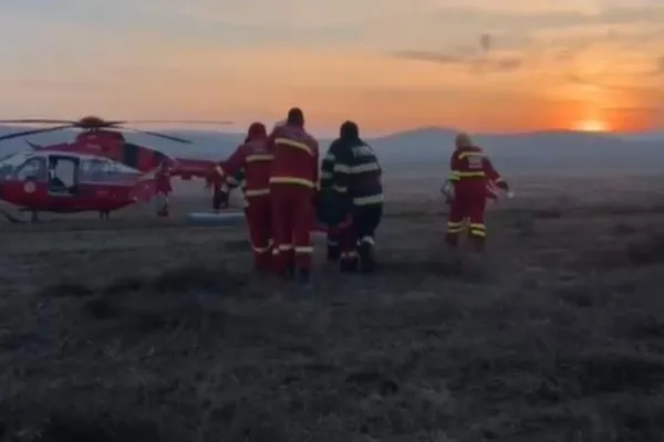 Accident grav în Tulcea: un tânăr de 20 de ani a rămas încarcerat, iar alte două persoane au fost grav rănite. Două elicoptere SMURD au ajuns la fața locului
