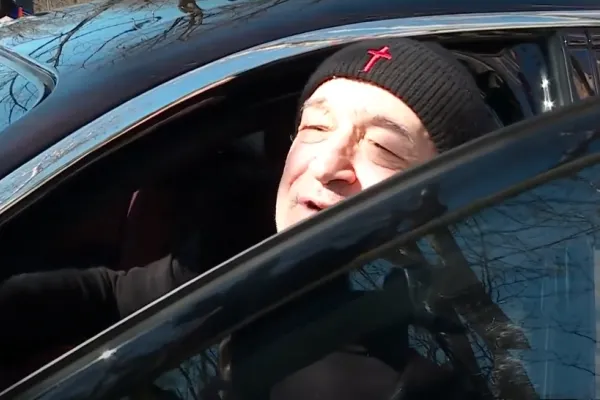Becali, jigniri suburbane la adresa Televiziunii Poporului. Milionarul-cioban a înjurat de 60 de ori în 3 minute. Viorel Hrebenciuc nu a vrut să comenteze dezvăluirle de la Realitatea Plus- VIDEO