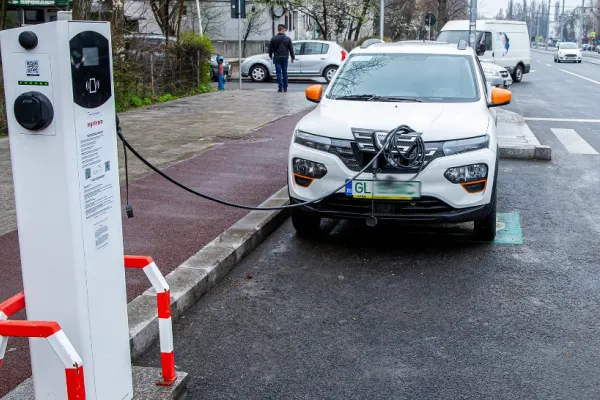 Guvernul a băgat austeritatea și în programul RABLA. Cu cât a scăzut prima pentru cumpărarea unui autoturism electric?