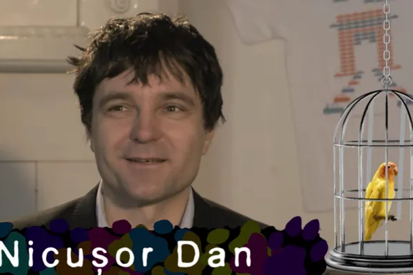 Cascadorii râsului! Ce cuvinte a învățat Gâscan, papagalul lui Nicușor Dan, de le edilul care se visează președinte