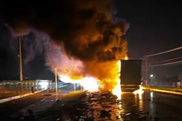 Accident grav, în jud. Arad: un TIR și o autobasculantă cu nisip s-au ciocnit, pe DN 7. Ambii șoferi au murit - circulația în zonă, oprită