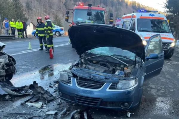 Un mort și doi răniți într-un accident petrecut la ieşirea din Predeal spre Azuga. Traficul pe DN1 este BLOCAT