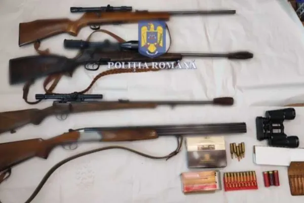 O adevărată colecție de arme letale, descoperită la o femeie din Lugoj. Polițiștii au rămas uimiți