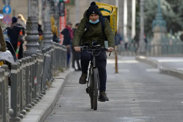 Amendă de 1200 de lei pentru un biciclist. Polițiștii din București l-au sancționat pentru că nu avea claxon