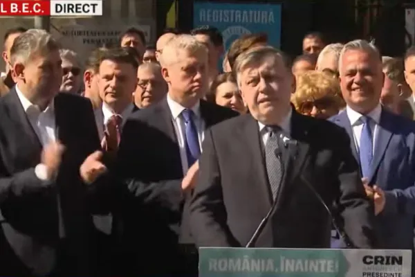 Crin Antonescu și-a depus candidatura la BEC, însoțit de lideri ai PNL și PSD. "Îi mulțumesc lui Dumnezeu, soției mele și colegilor care sunt alături de mine" -VIDEO