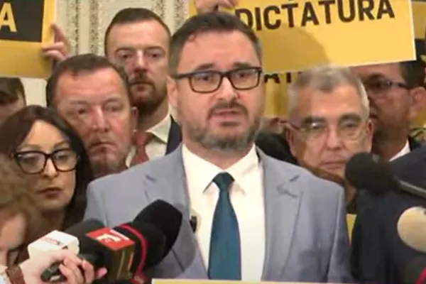 AUR îi cere lui Becali să demisioneze din Parlament. Dan Tănasă: Un bufon sinistru.  Ar fi cazul să ne demonstreze că nu este și milog!