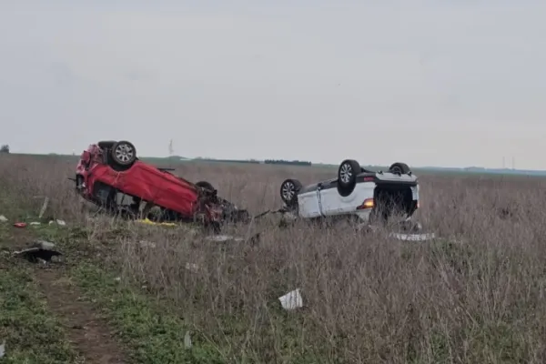 Accident cu patru victime în județul Constanța. Două mașini s-au ciocnit violent și s-au răsturnat în câmp