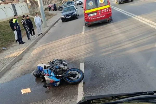 Accident grav în Vaslui. Un motociclist în vârstă de 16 ani a fost spulberat de un autoturism