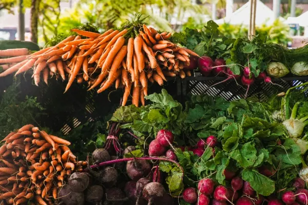 Topul alimentelor cu cele mai multe pesticide. O verdeață foarte apreciată pentru nutrienții săi este surprinzător pe primul loc
