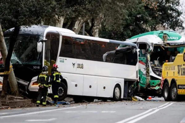 Accident grav între două autocare pline cu turiști: peste 50 de răniți în urma impactului. Printre victime se numără și copii - VIDEO