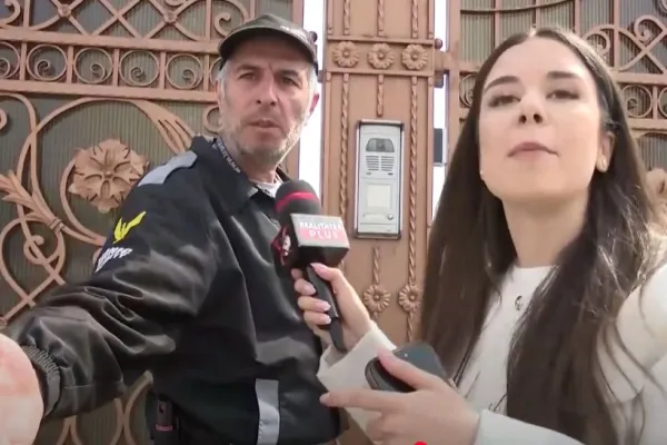 Echipa Realitatea Plus, bruscată, pe spațiul public, de paznicul de la vila lui Teia Sponte - VIDEO