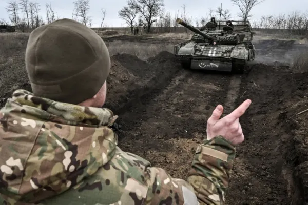Experții militari cred că Rusia face un joc pervers: Atrage SUA și Ucraina în discuții prelungite, în timp ce continuă seria de atacuri pe front