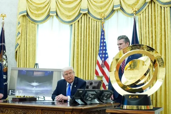 Donald Trump a renovat Biroul Oval ca să fie pe placul său. Camera a ajuns un adevărat lăcaș poleit cu aur