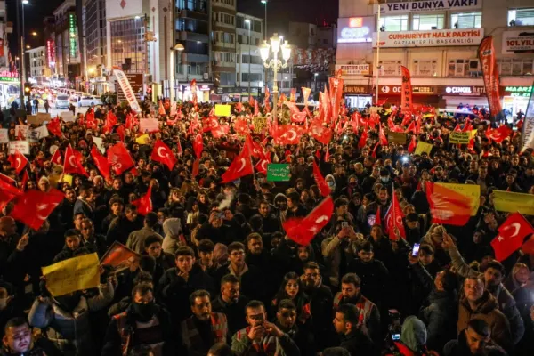MAE, atenționare de călătorie pentru Turcia. Marile orașe, paralizate de proteste. Românii sunt sfătuiți să evite zonele aglomerate
