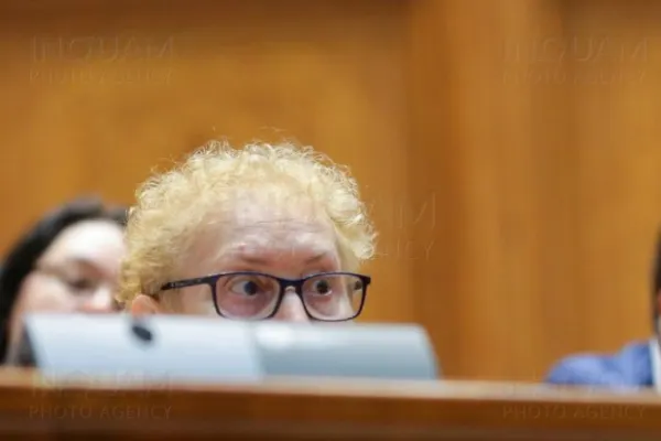 AUR: ”Să o trezească cineva pe doamna Weber! Mitul apărătoarei democrației s-a spart în mii de cioburi!”