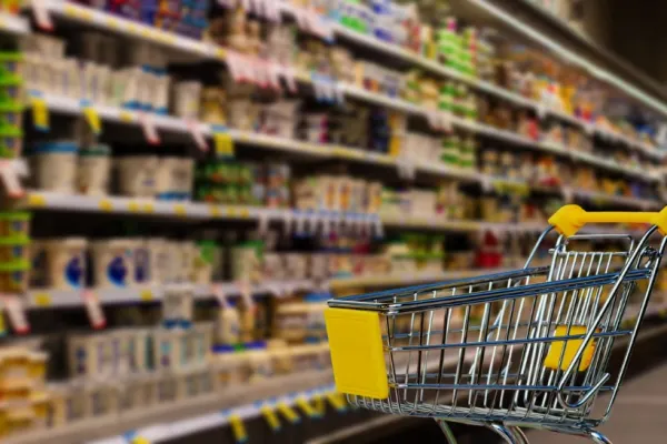 Alimentele din supermarket pe care un specialist nu le-ar cumpăra niciodată. „Există o mulțime de organisme patogene care sunt încă vii” în aceste produse