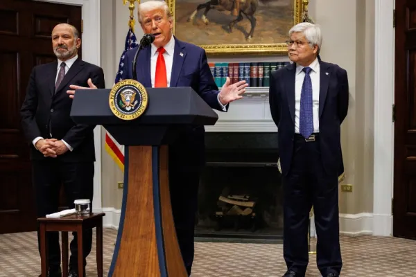Statele Unite blochează livrările de armament către Ucraina. Trump a evitat un răspuns concret